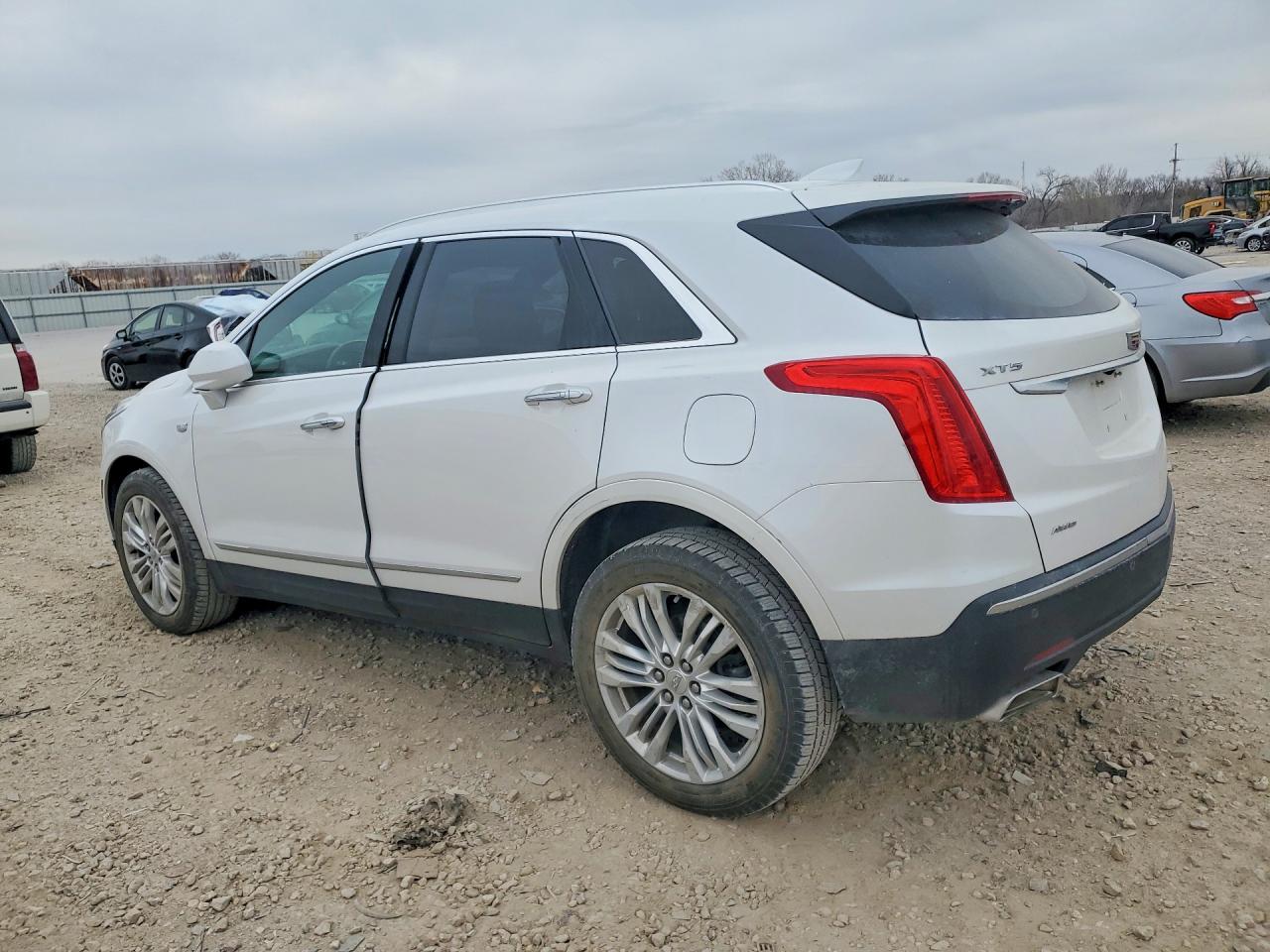 2017 Cadillac Xt5 Premium Luxury - Фото 2