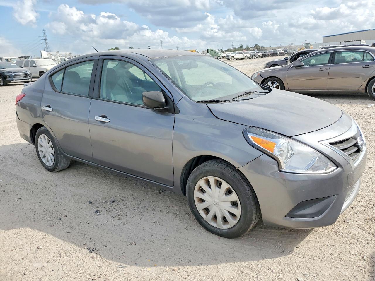 2017 Nissan Versa 1.6 Sv - Image 4