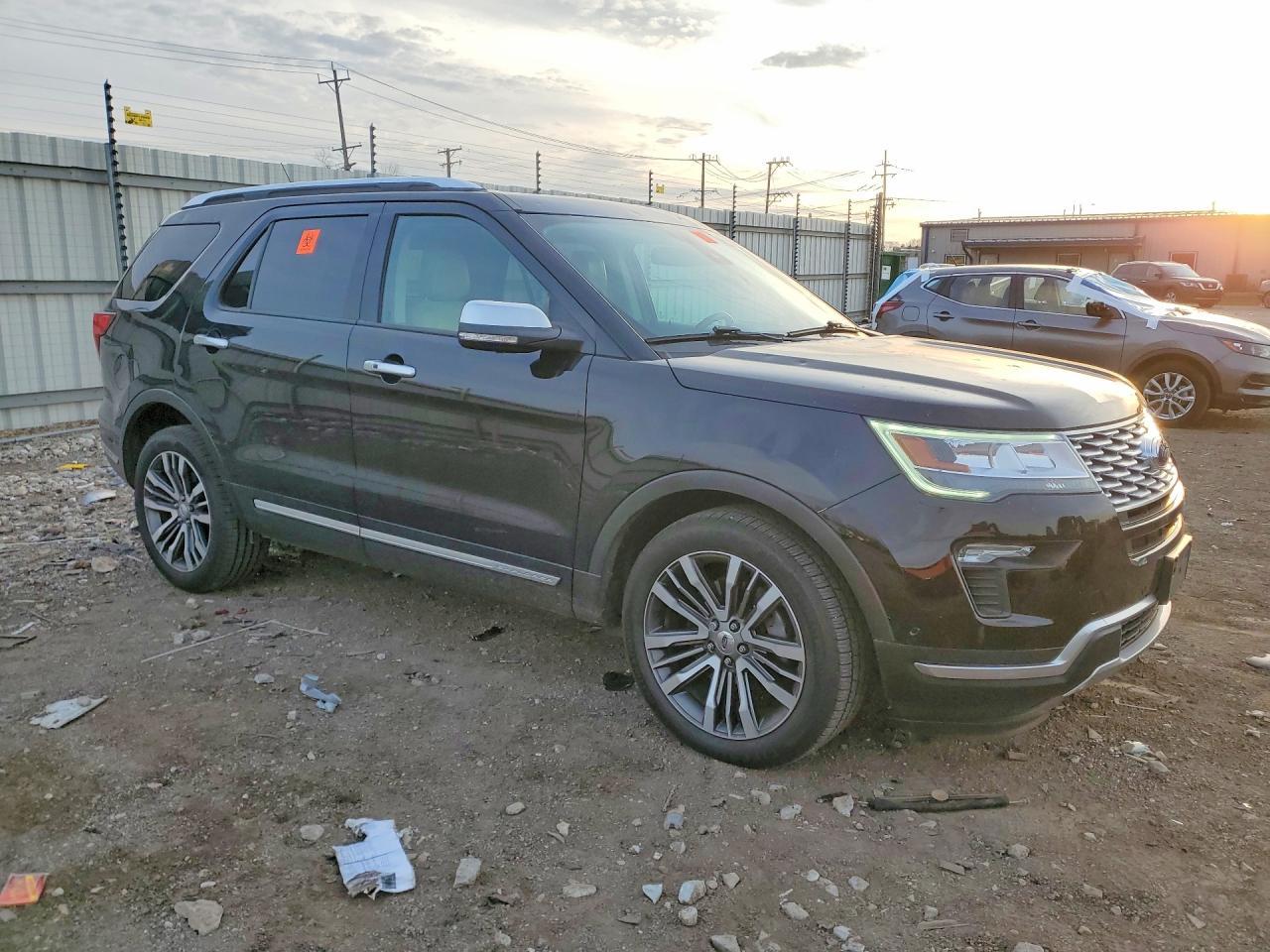 2019 Ford Explorer Platinum - Image 4