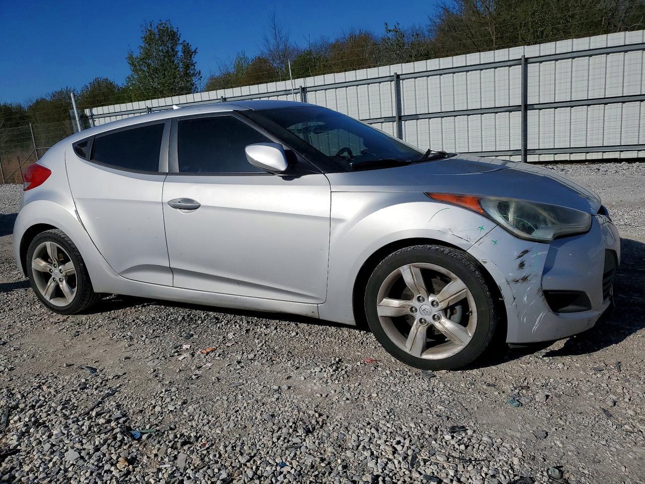 2015 Hyundai Veloster Base - Фото 4