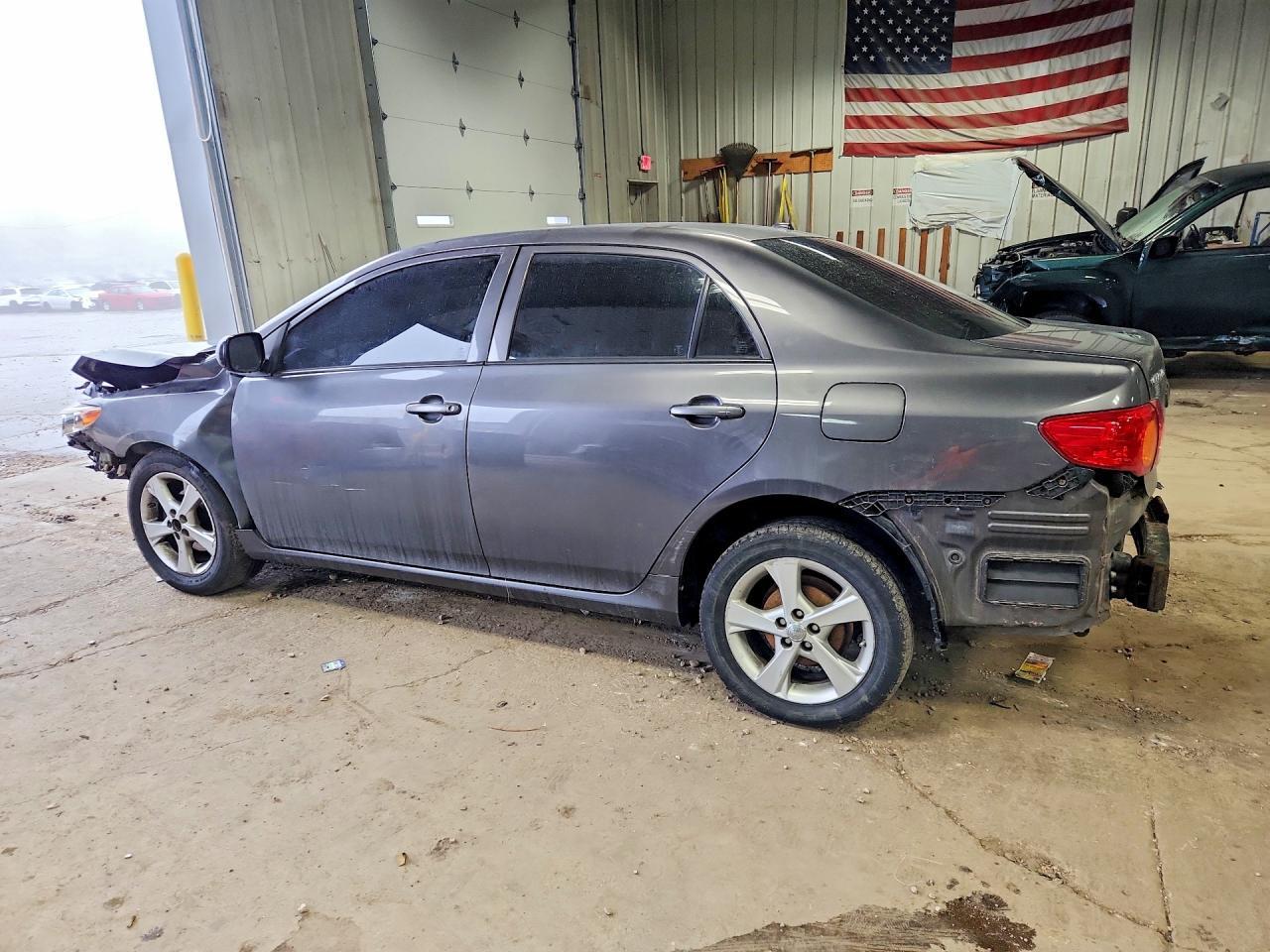 2010 Toyota Corolla Base - Фото 2