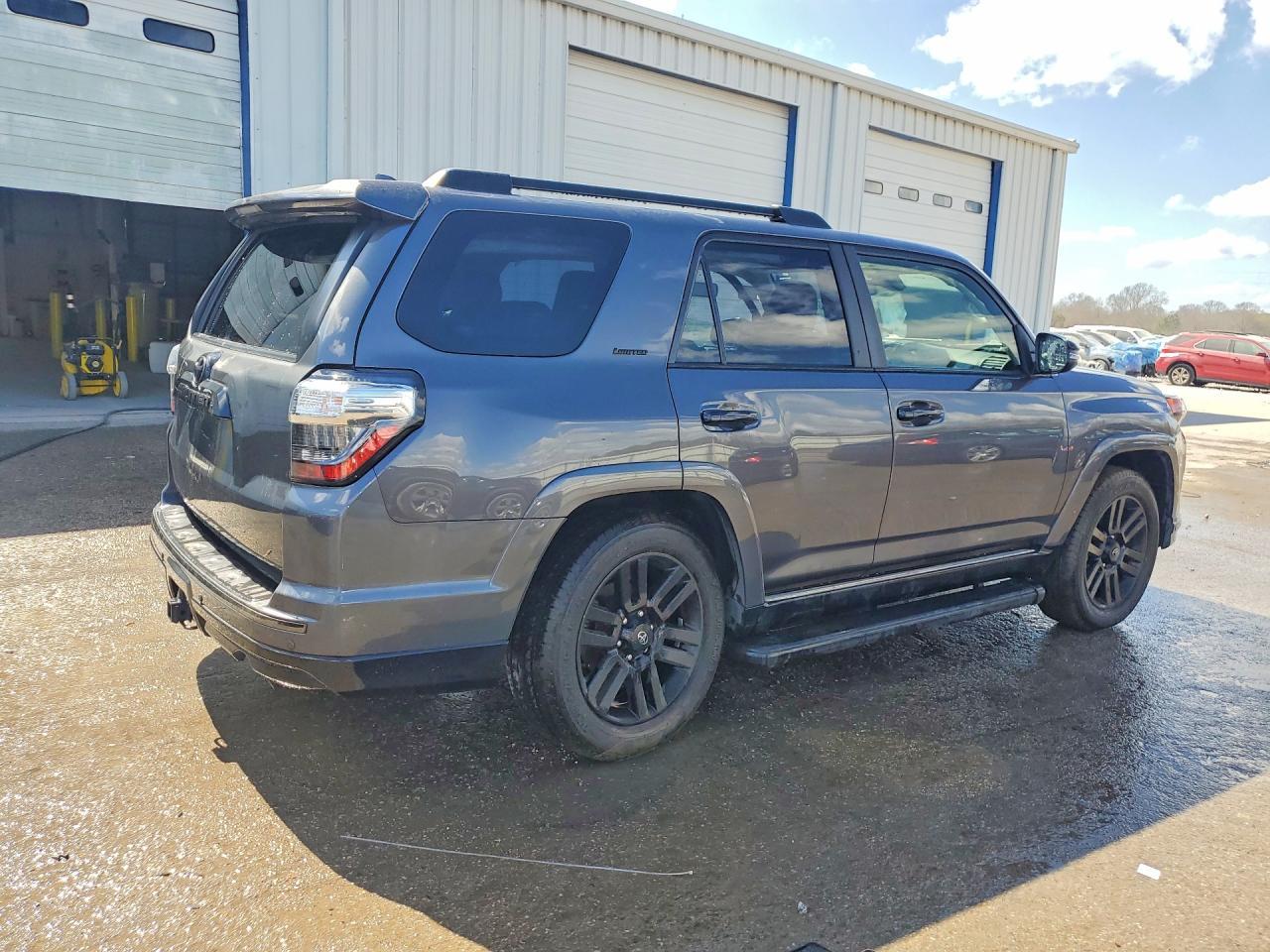 2021 Toyota 4Runner Nightshade Edition - Фото 3