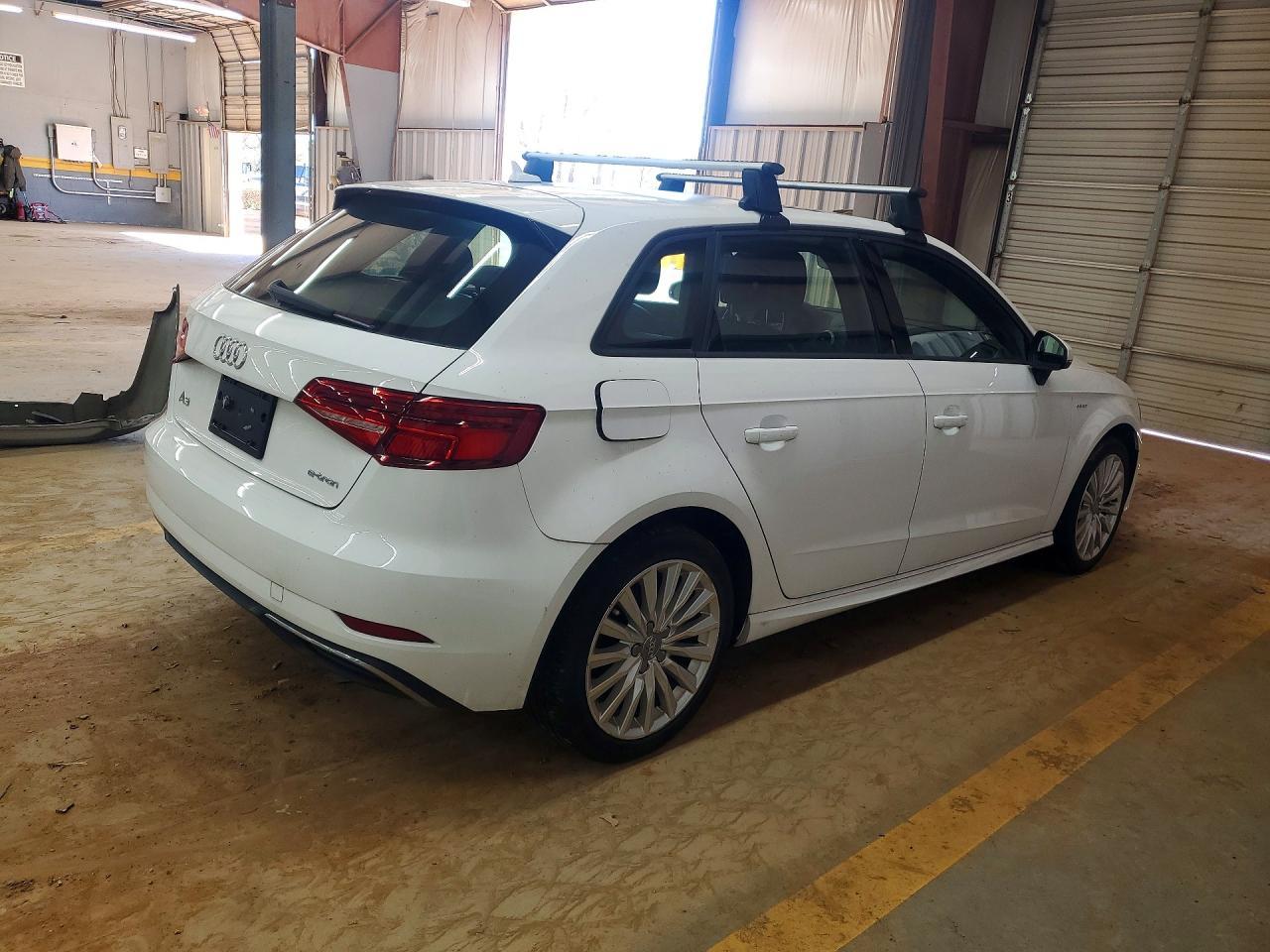 2017 Audi A3 E-Tron Hatchback Premium - Фото 3