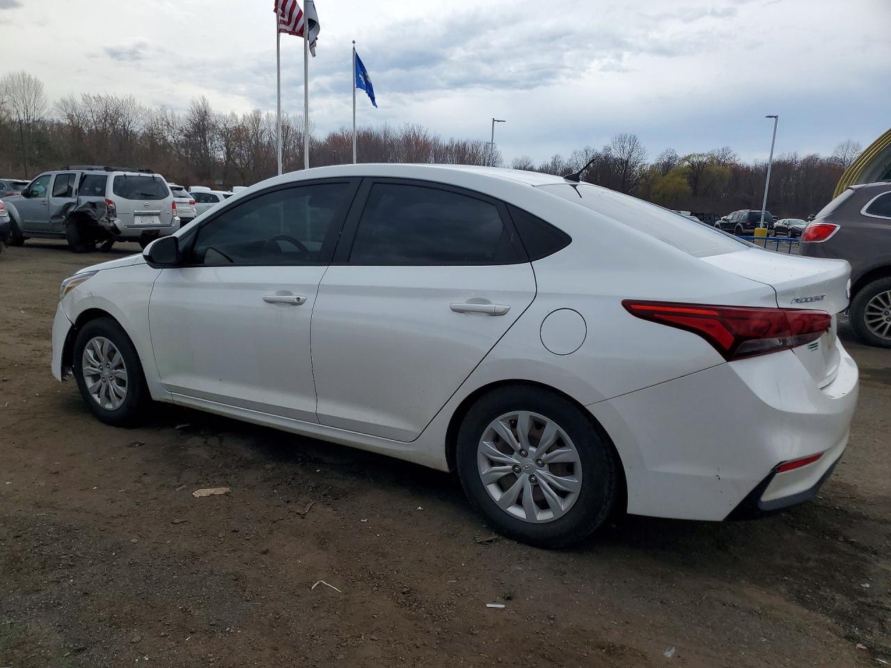 2020 Hyundai Accent Se - Фото 2