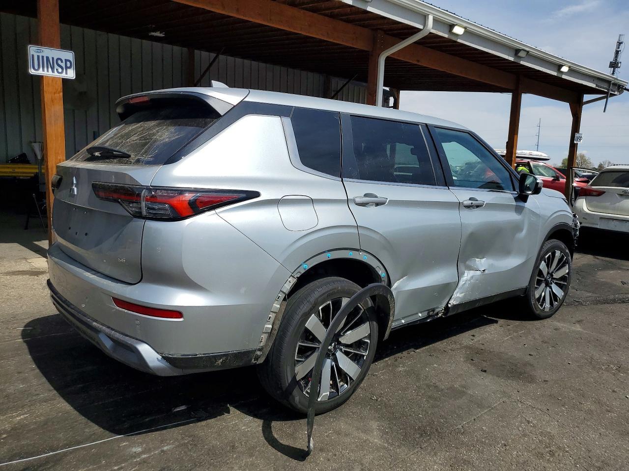 2025 Mitsubishi Outlander Se - Image 3
