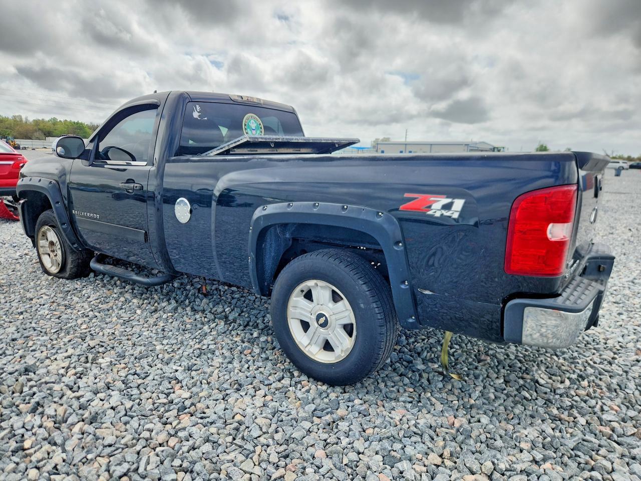 2007 Chevrolet Silverado K1500 - Image 2