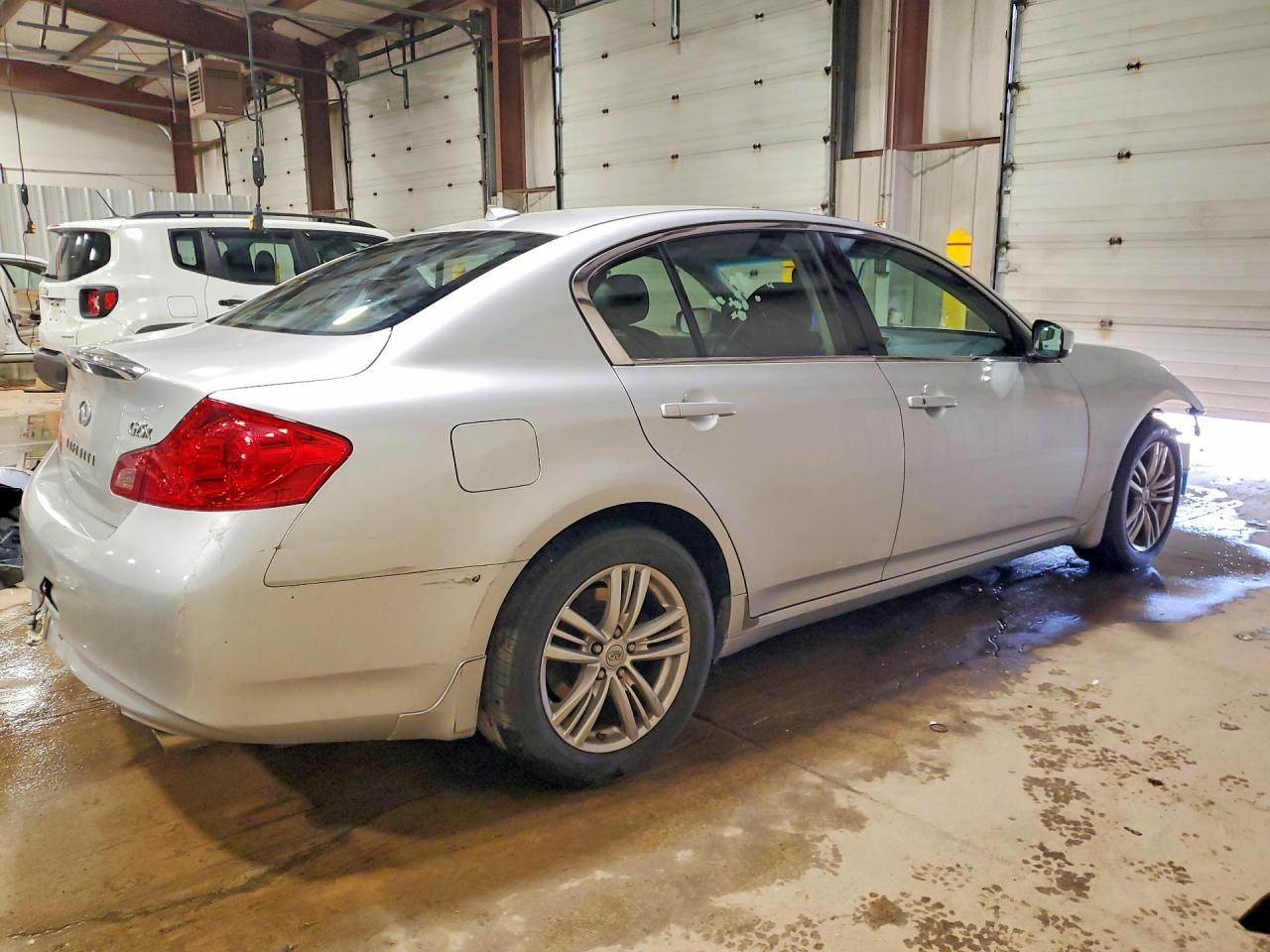 2011 Infiniti G25 Sedan X - Image 3