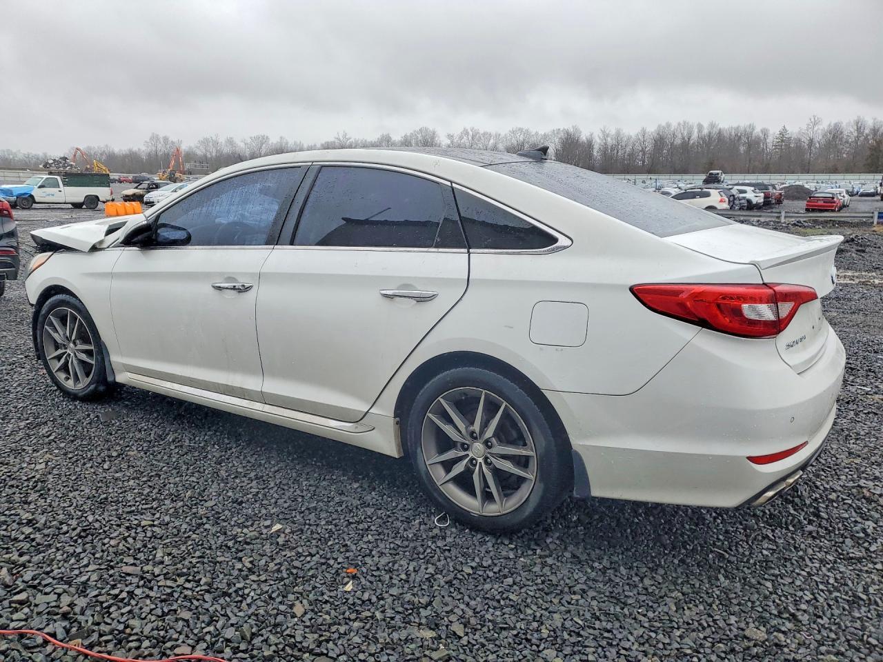 2015 Hyundai Sonata Sport 2.0T - Фото 2