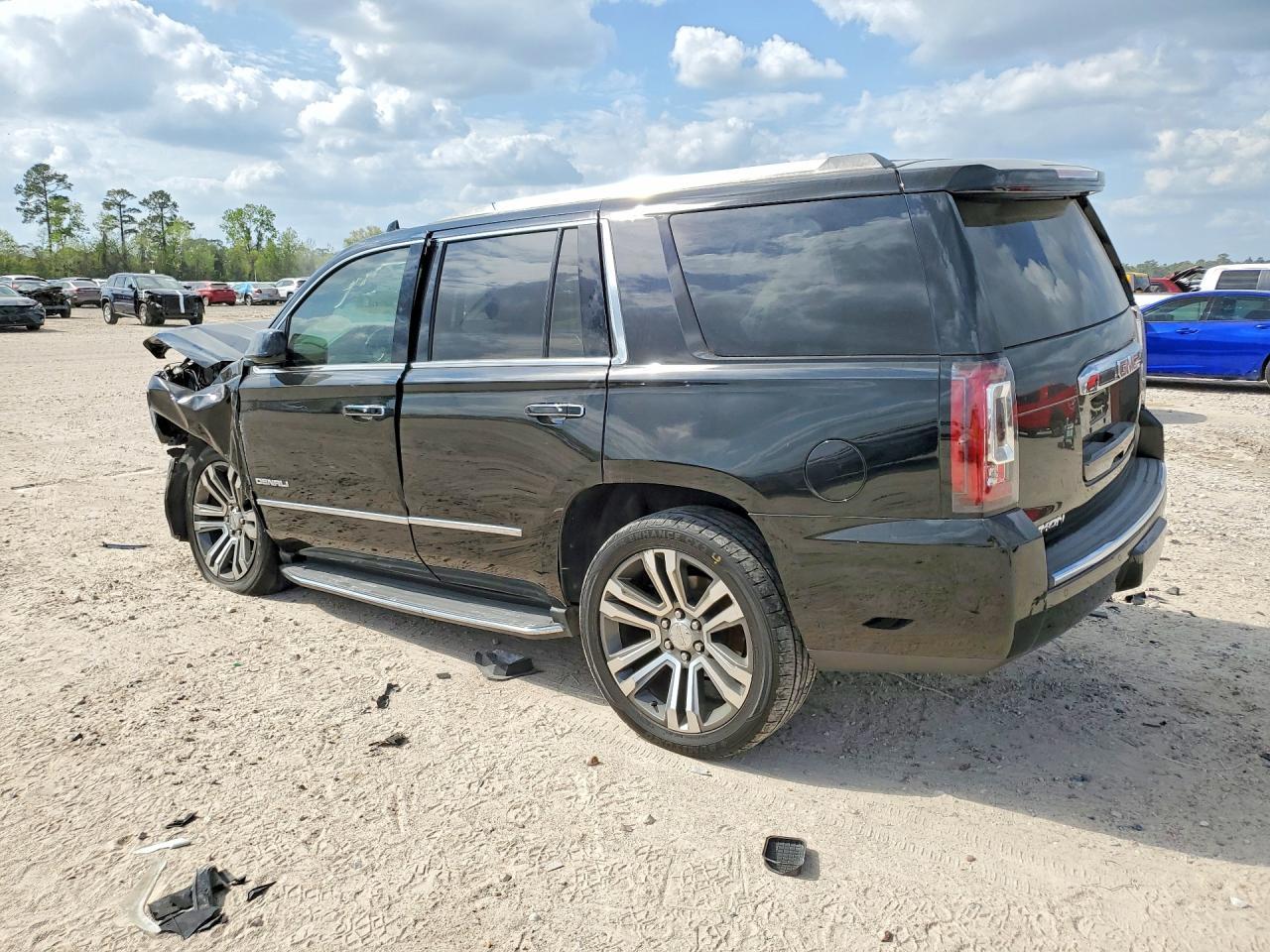 2017 GMC Yukon Denali - Image 2