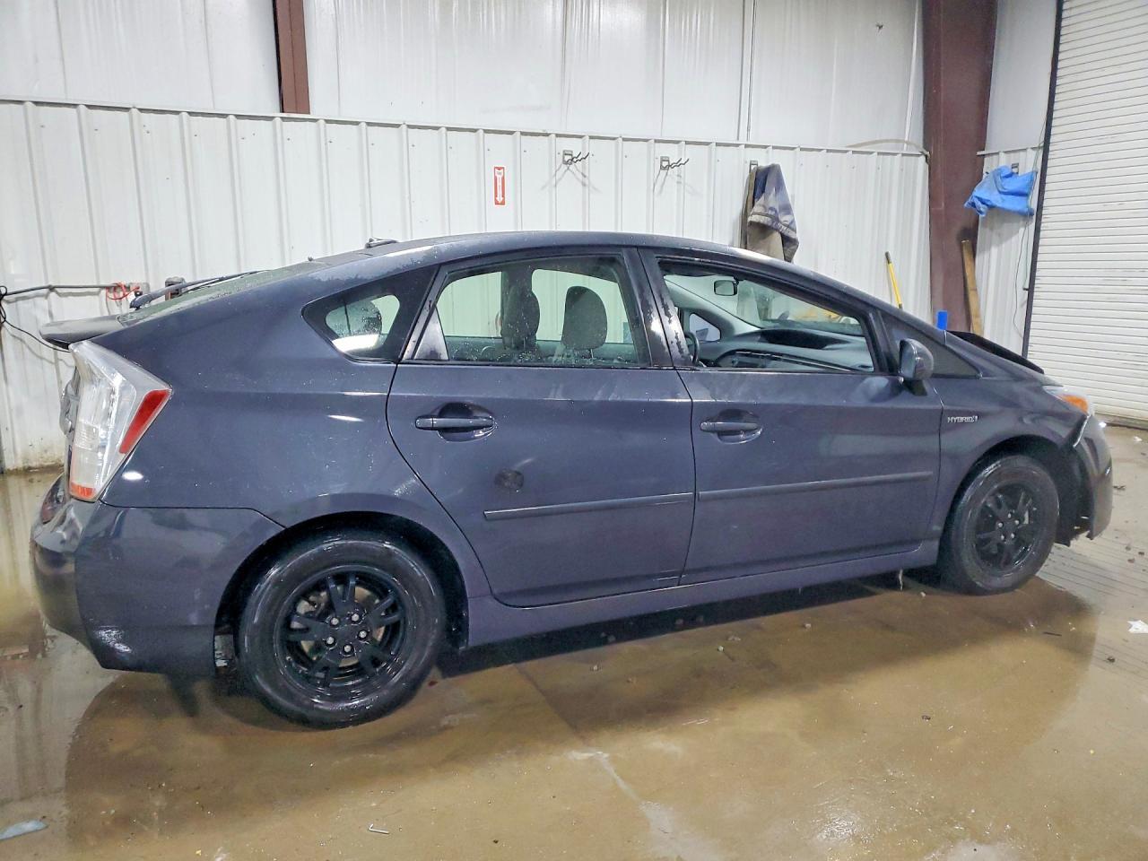 2011 Toyota Prius Three - Фото 3