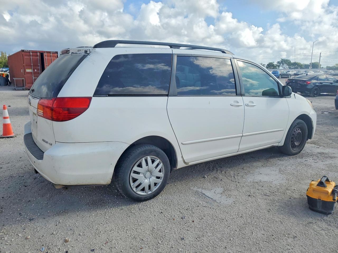 2004 Toyota Sienna Le 7 Passenger - Фото 3