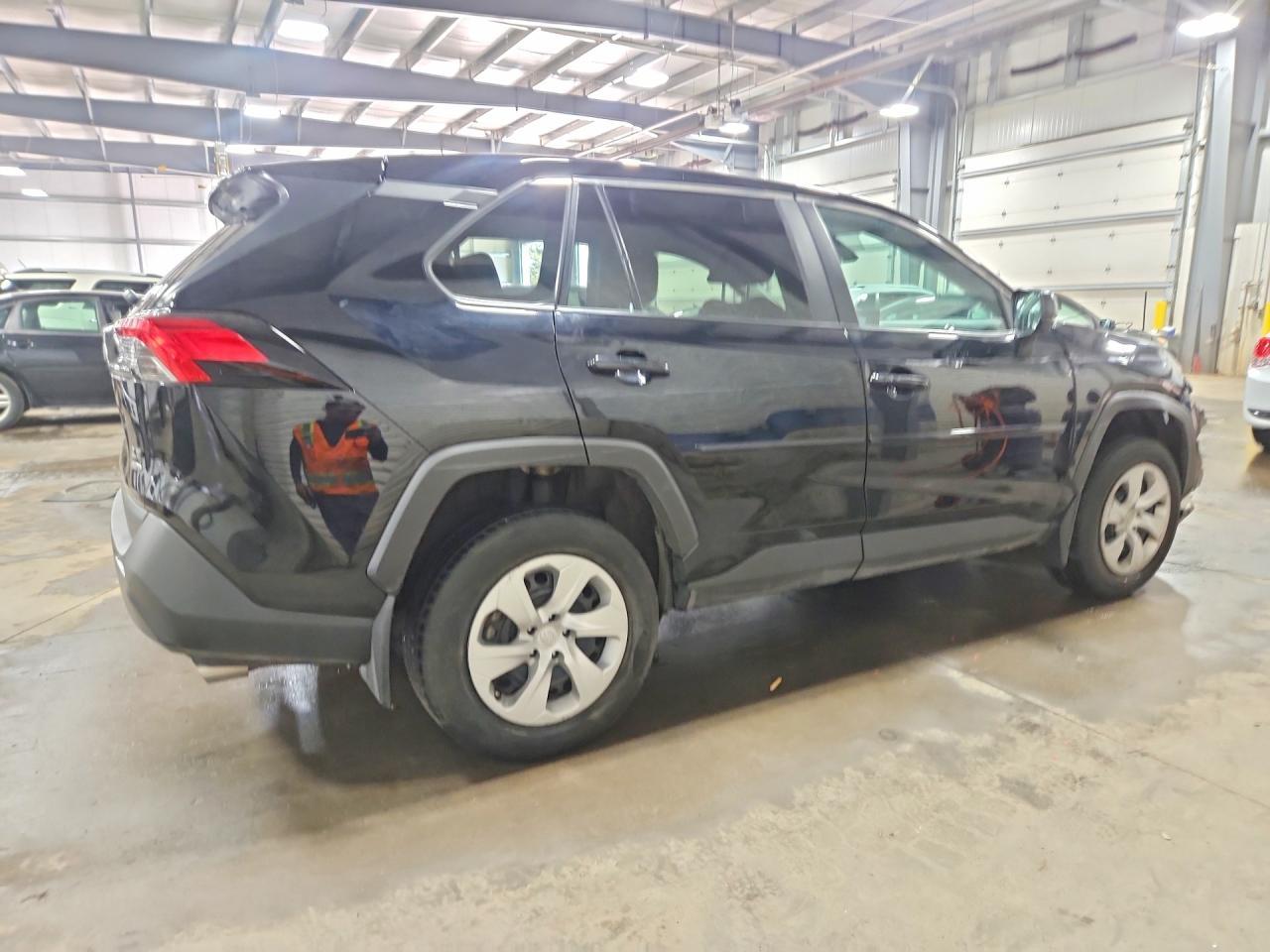2022 Toyota Rav4 Le - Image 3