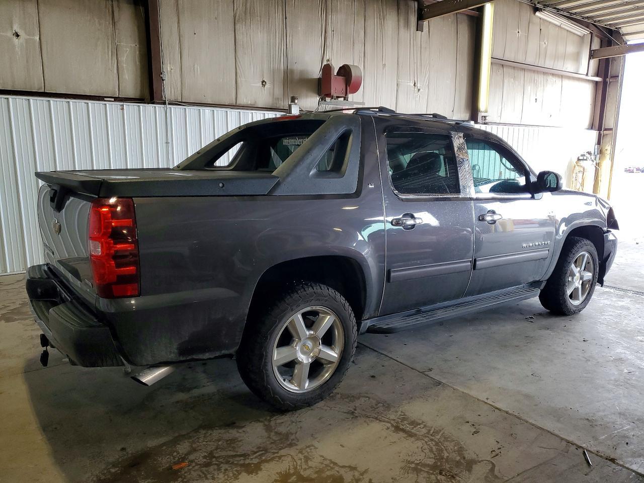 2011 Chevrolet Avalanche Lt - Фото 3