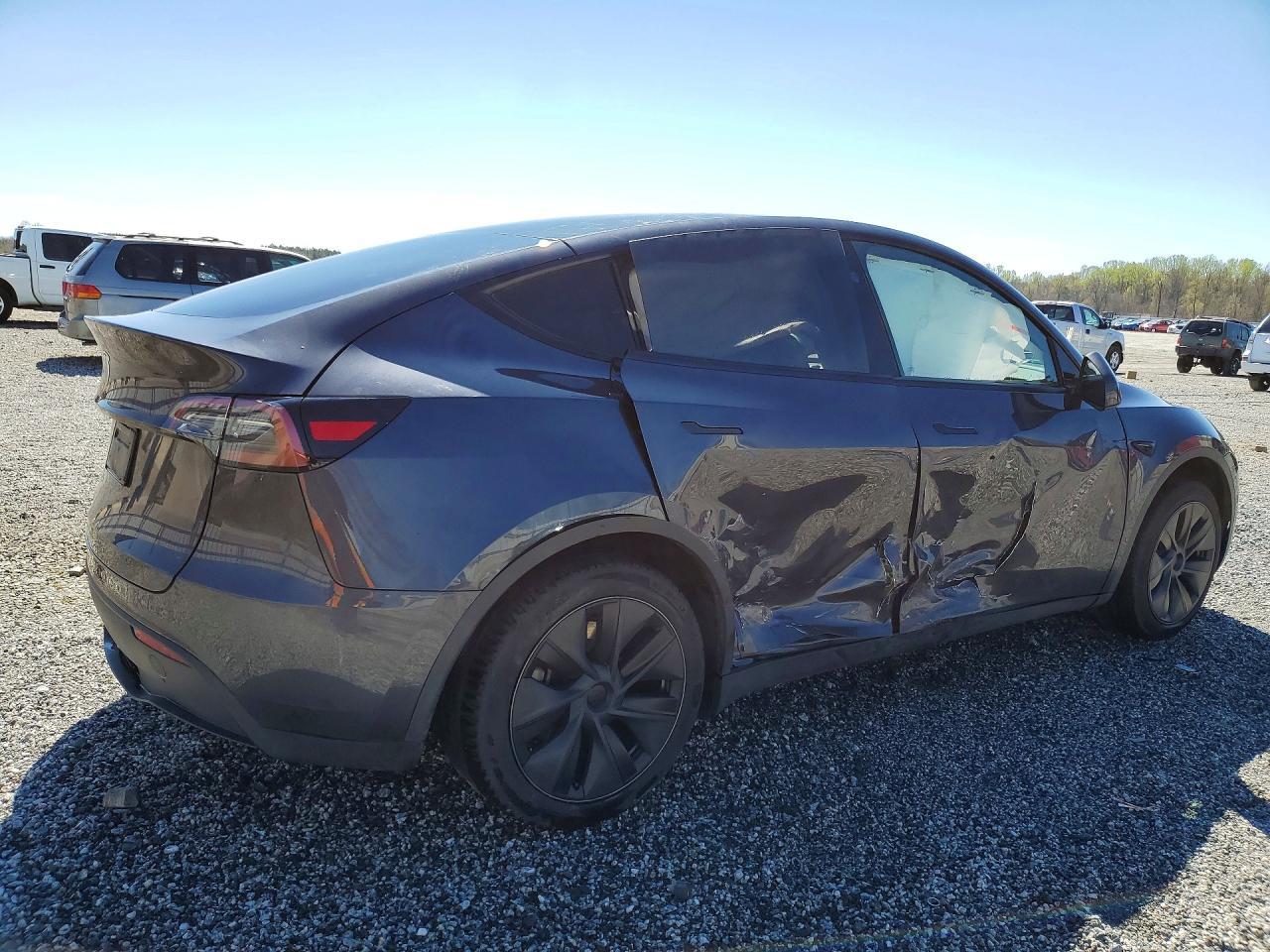 2025 Tesla Model Y - Image 3