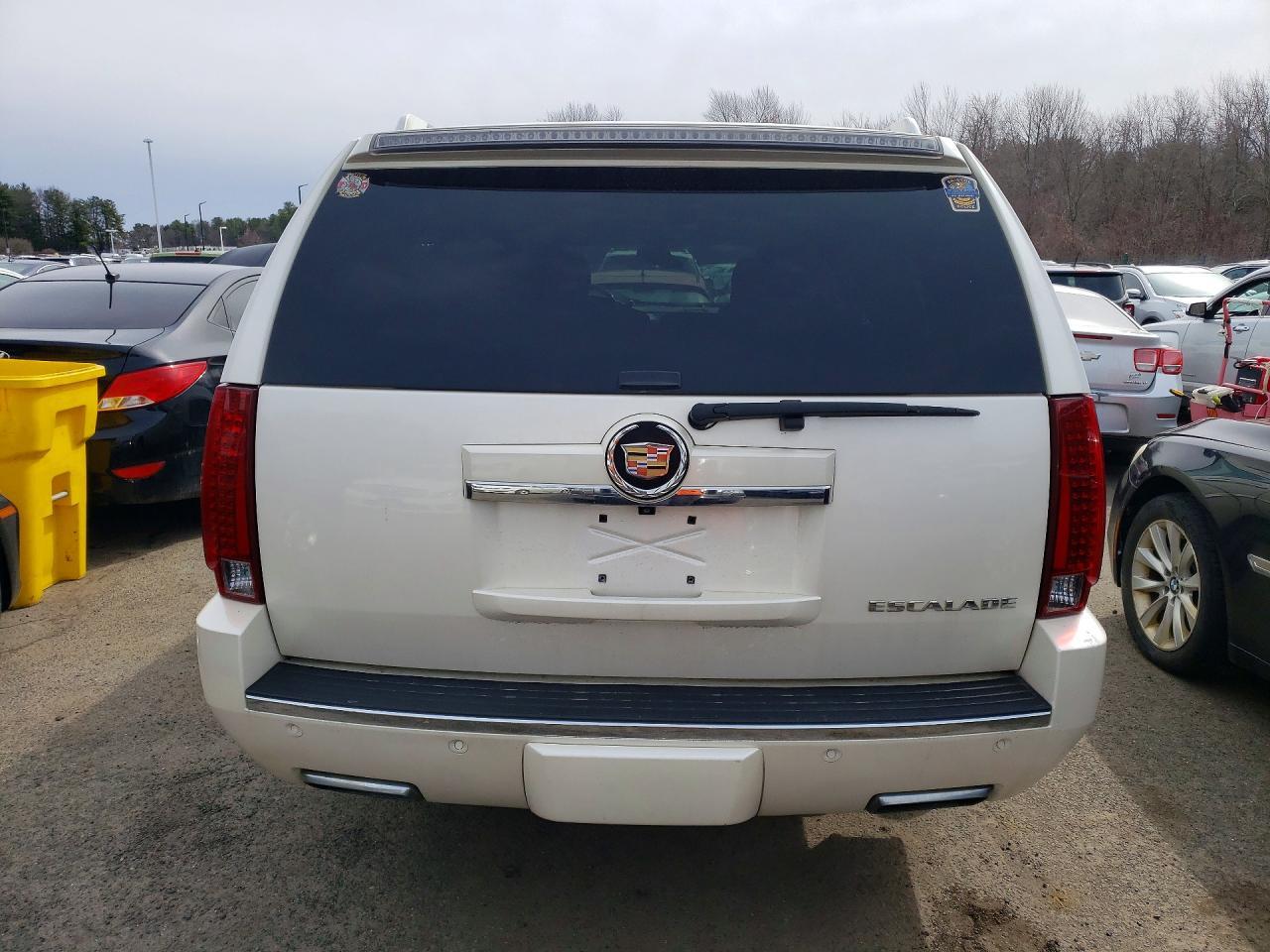 2013 Cadillac Escalade - Image 6