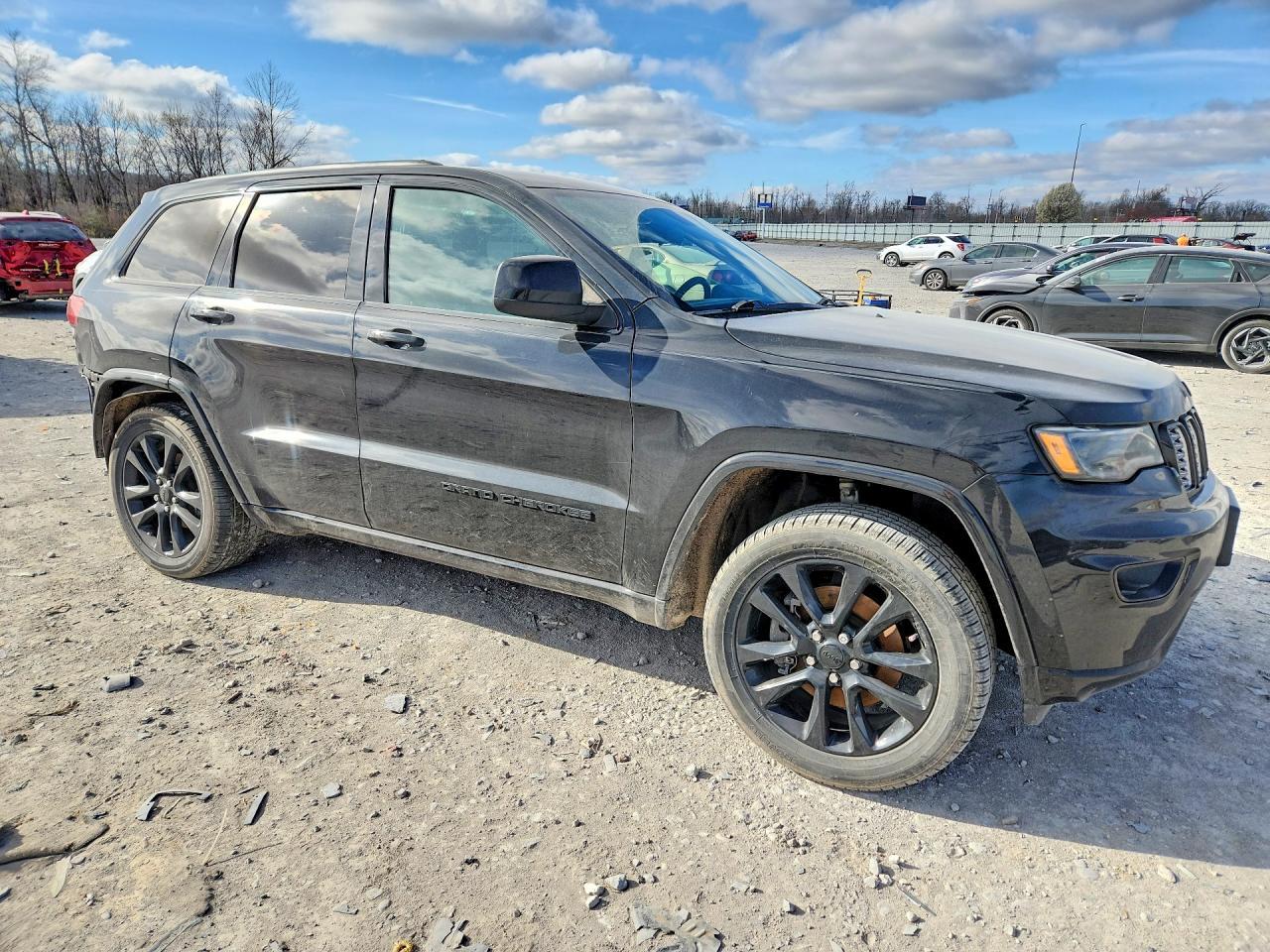 2021 Jeep Grand Cherokee Laredo - Image 4