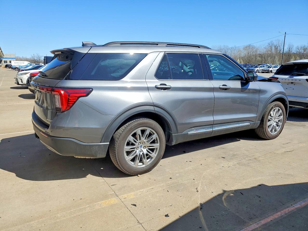 2025 Ford Explorer Active - Фото 3
