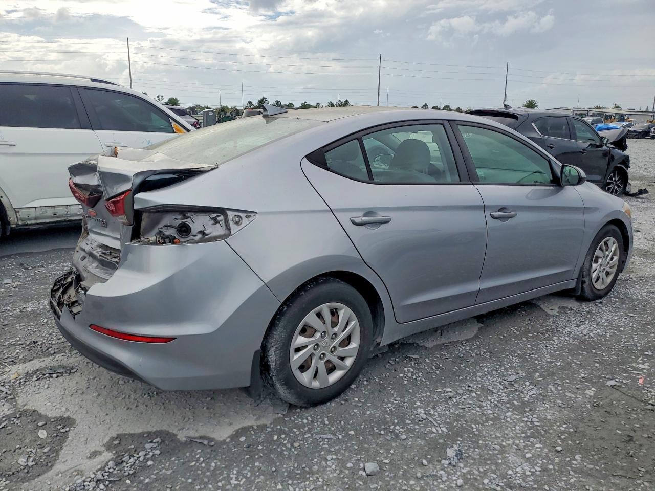 2017 Hyundai Elantra Se - Фото 3