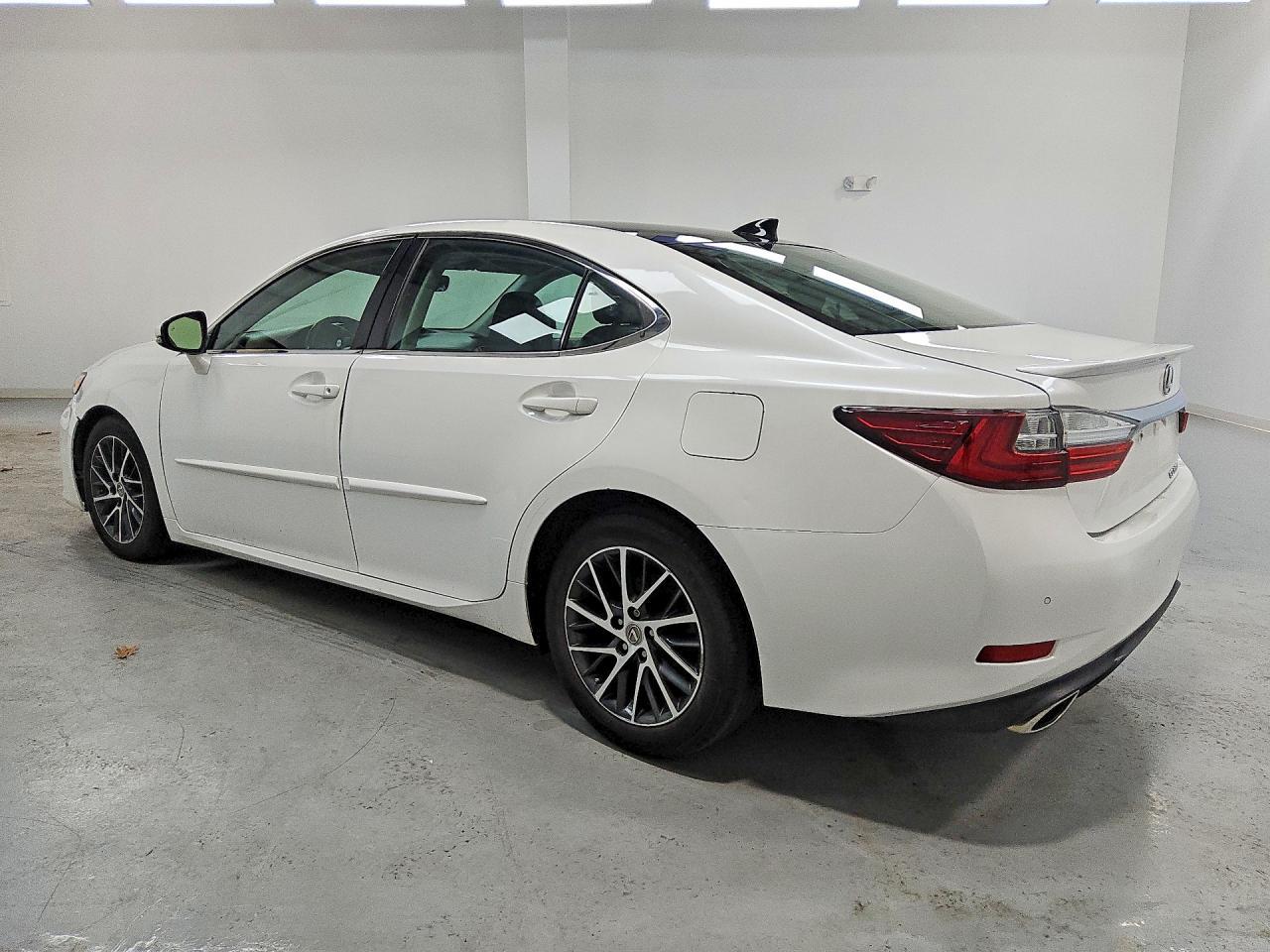 2017 Lexus Es 350 Base - Фото 2