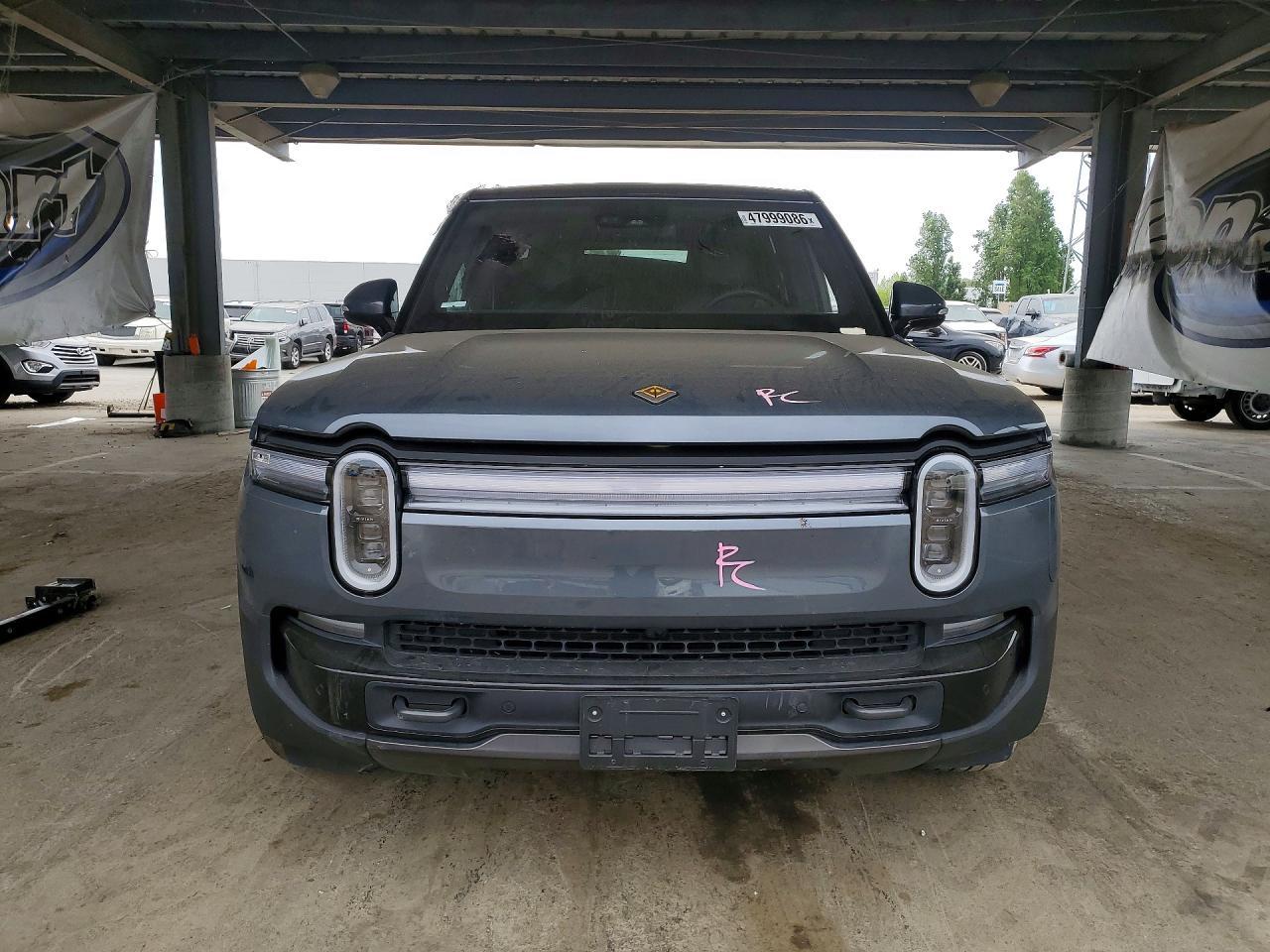 2026 Rivian R1S Premium - Image 5