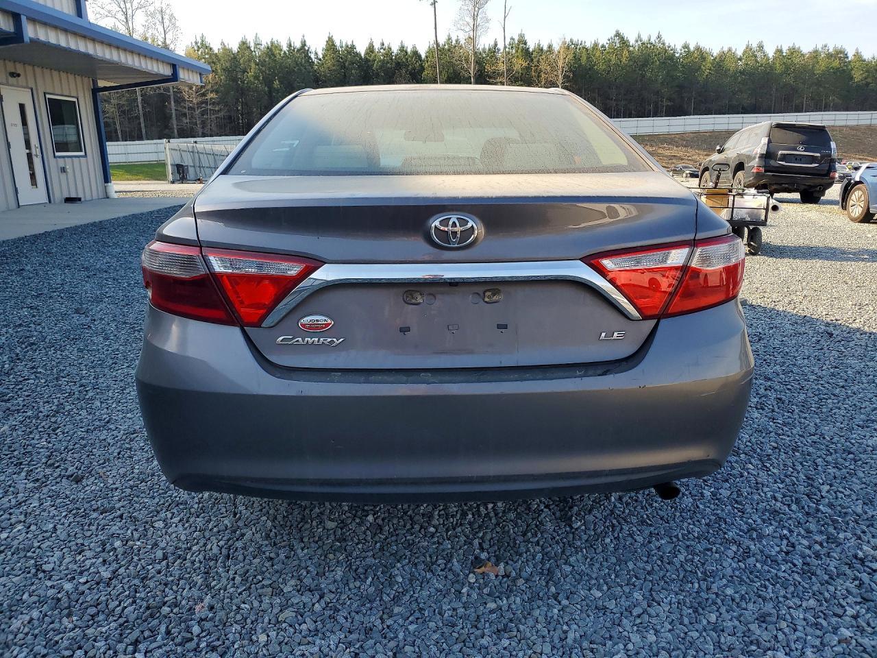 2017 Toyota Camry Le - Image 6
