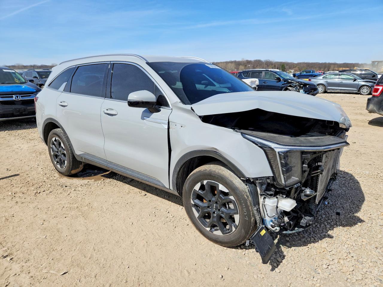 2025 Kia Sorento S - Image 4