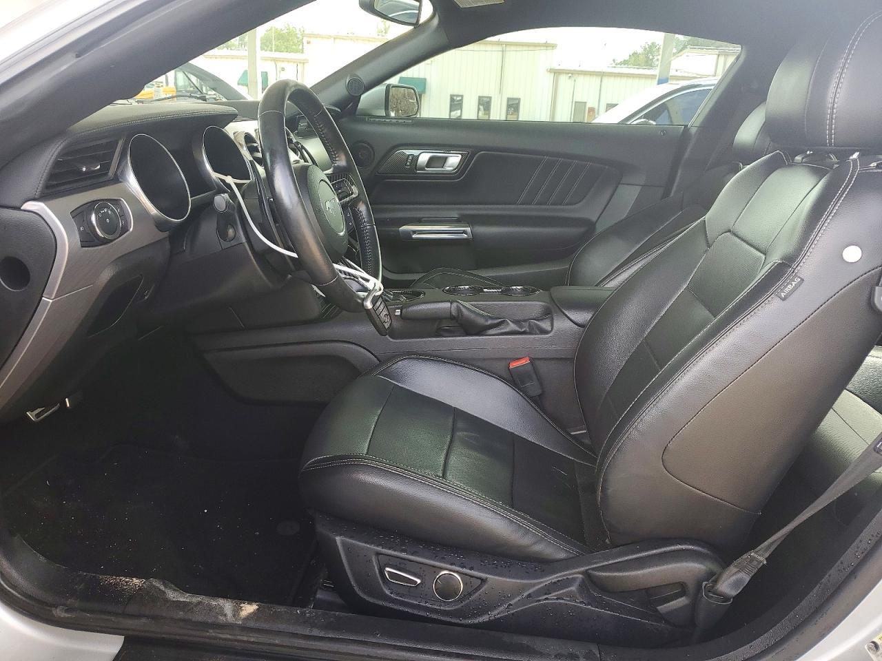 2019 Ford Mustang - Image 7
