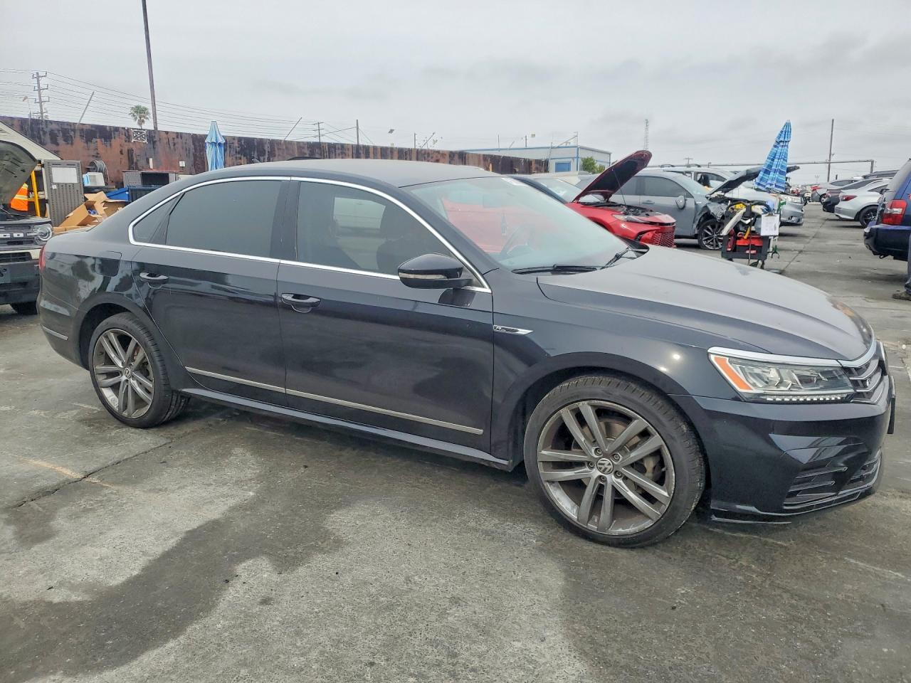 2017 Volkswagen Passat R-Line - Фото 4
