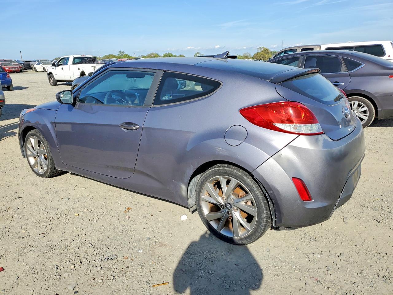 2016 Hyundai Veloster Base - Фото 2