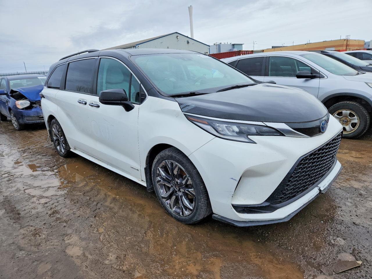 2021 Toyota Sienna Le - Image 4
