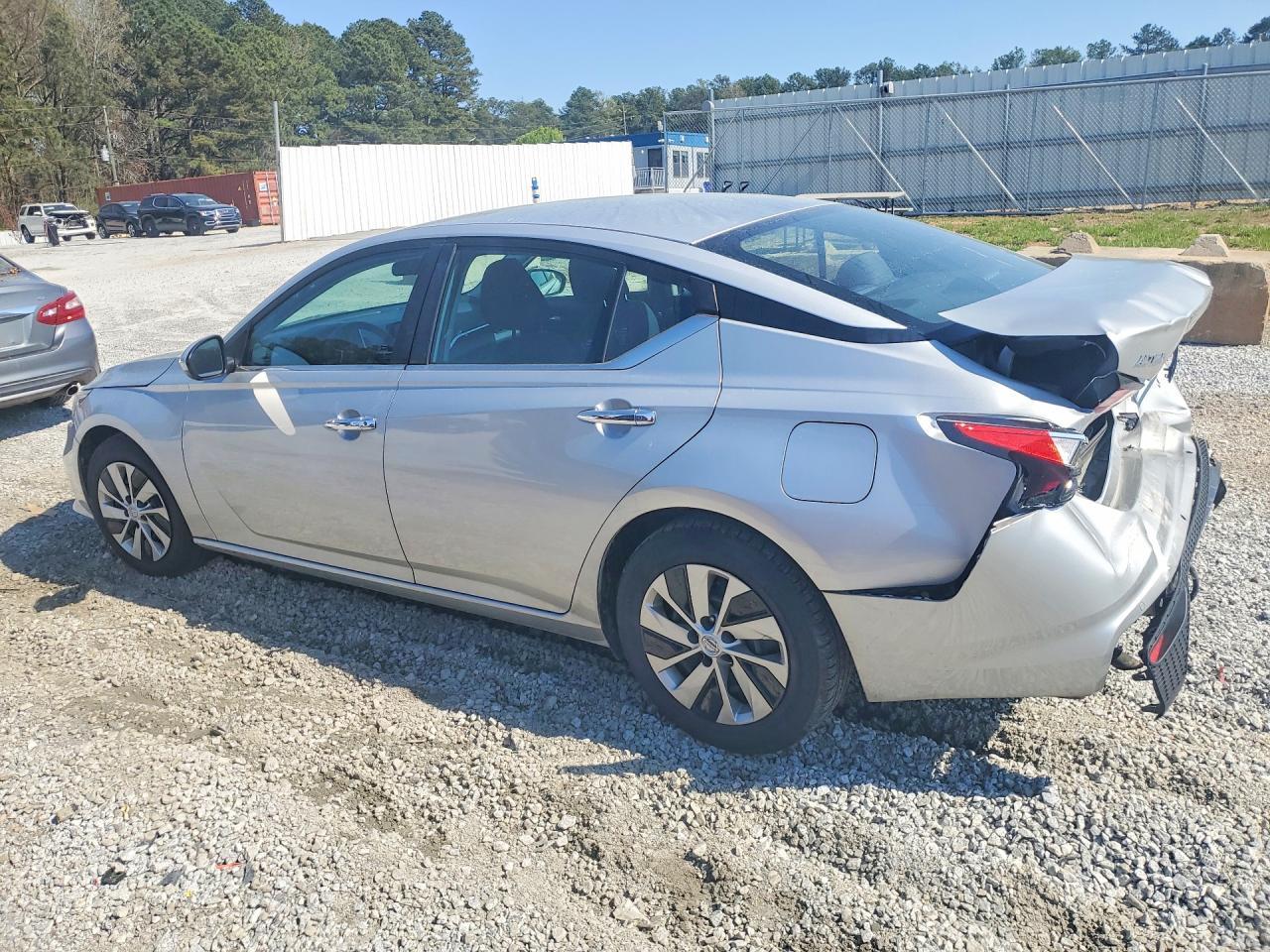 2021 Nissan Altima 2.5 S - Фото 2