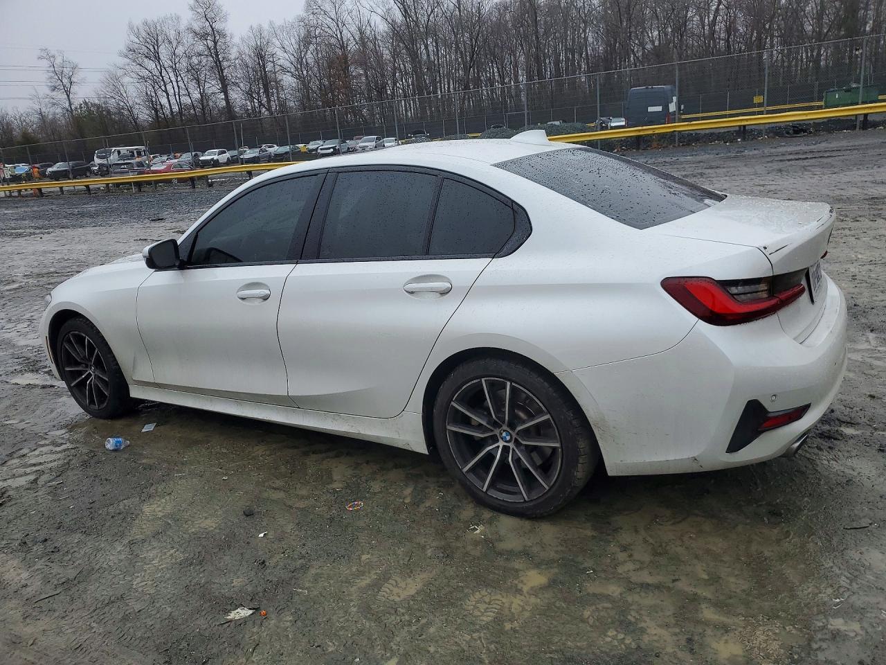 2022 BMW 330I - Фото 2