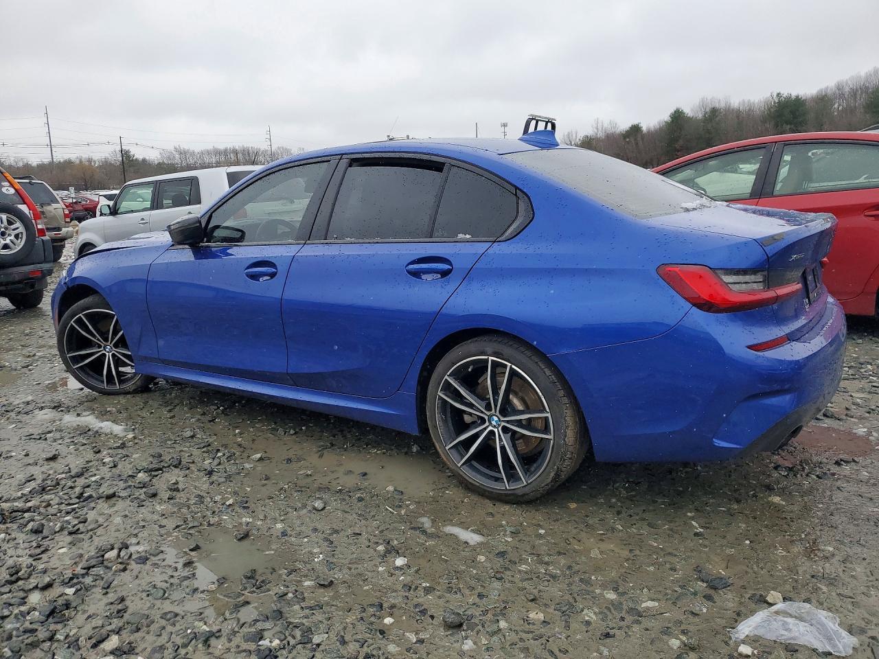 2019 BMW 330Xi - Фото 2
