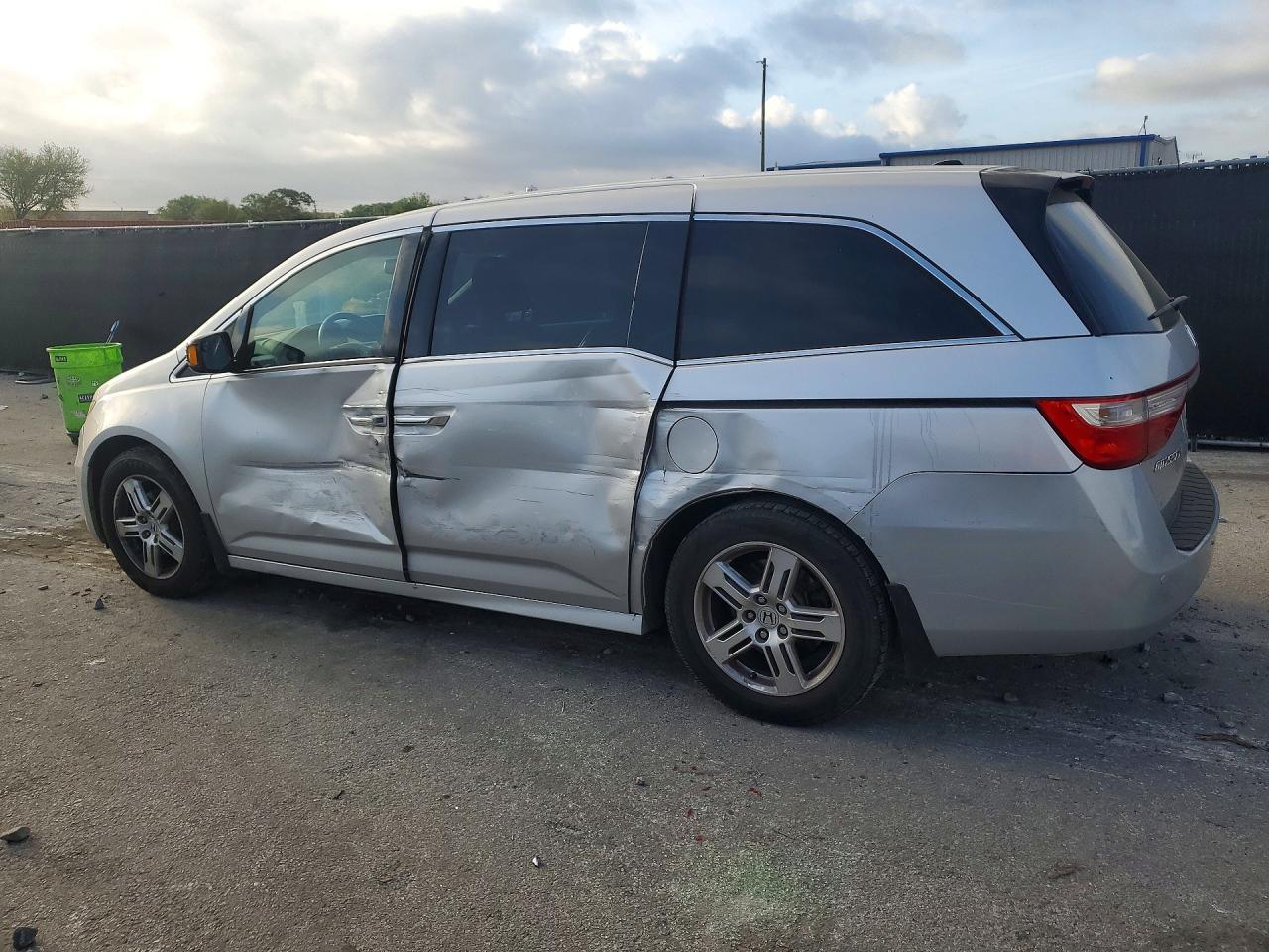 2012 Honda Odyssey Touring - Фото 2
