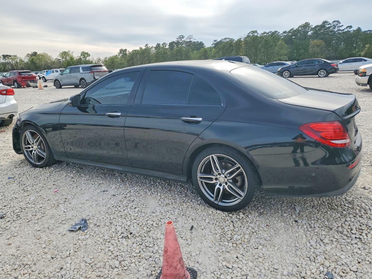 2017 Mercedes-Benz E 300 - Фото 2