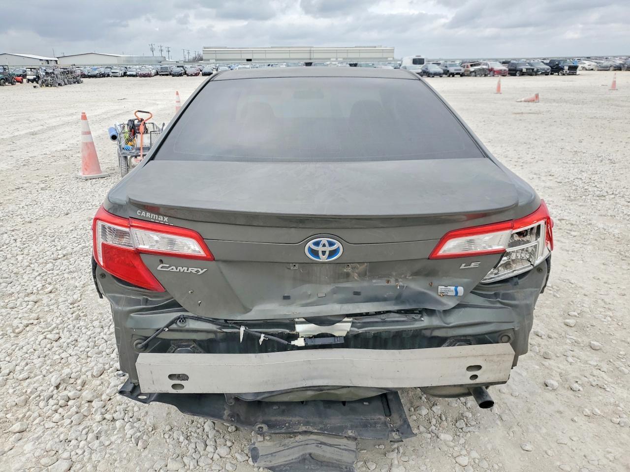2012 Toyota Camry Hybrid Le - Image 6