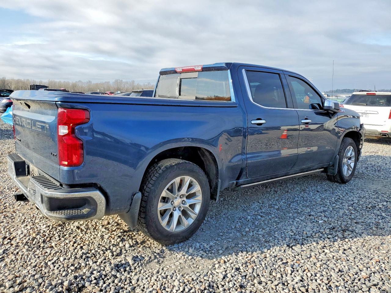 2021 Chevrolet Silverado K1500 Ltz - Фото 3