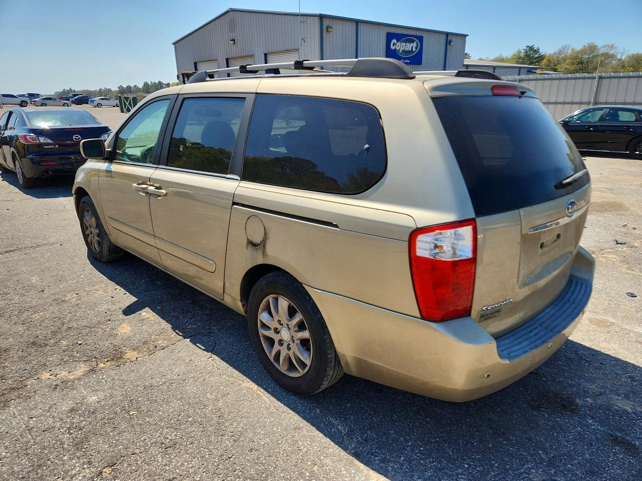 2006 Kia Sedona - Image 2