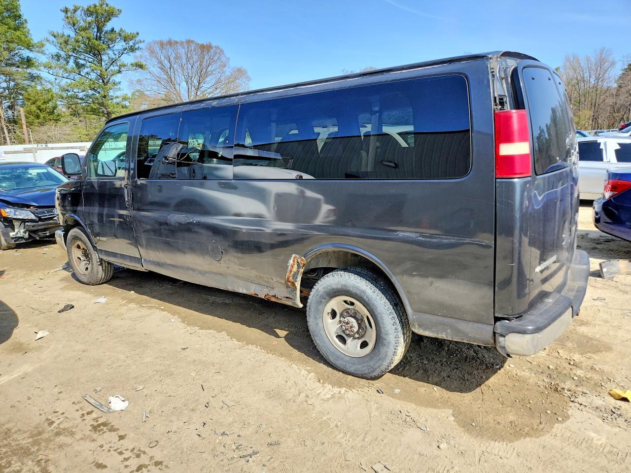 2004 Chevrolet Express G3500 - Фото 2