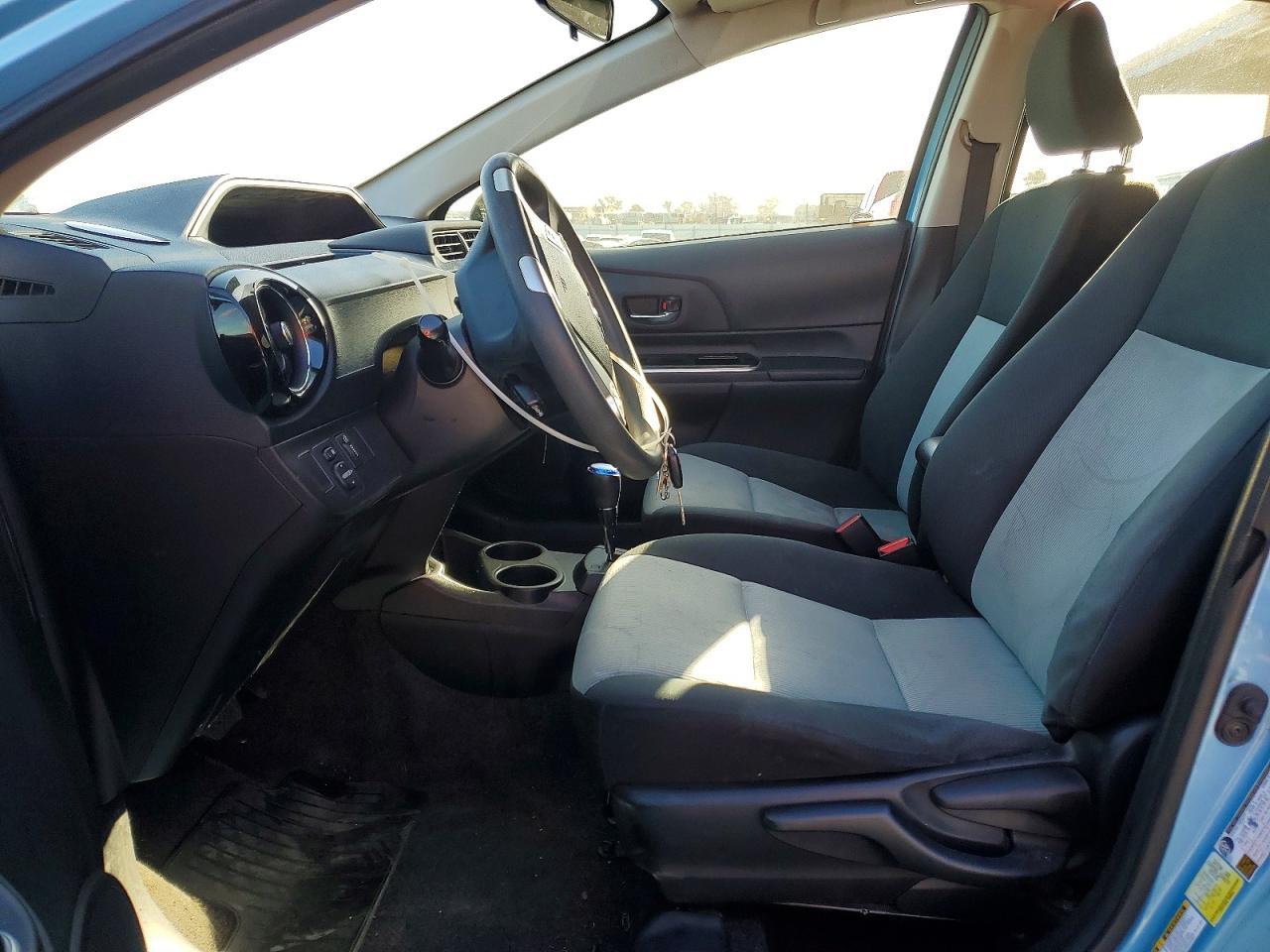2015 Toyota Prius C Two - Image 7