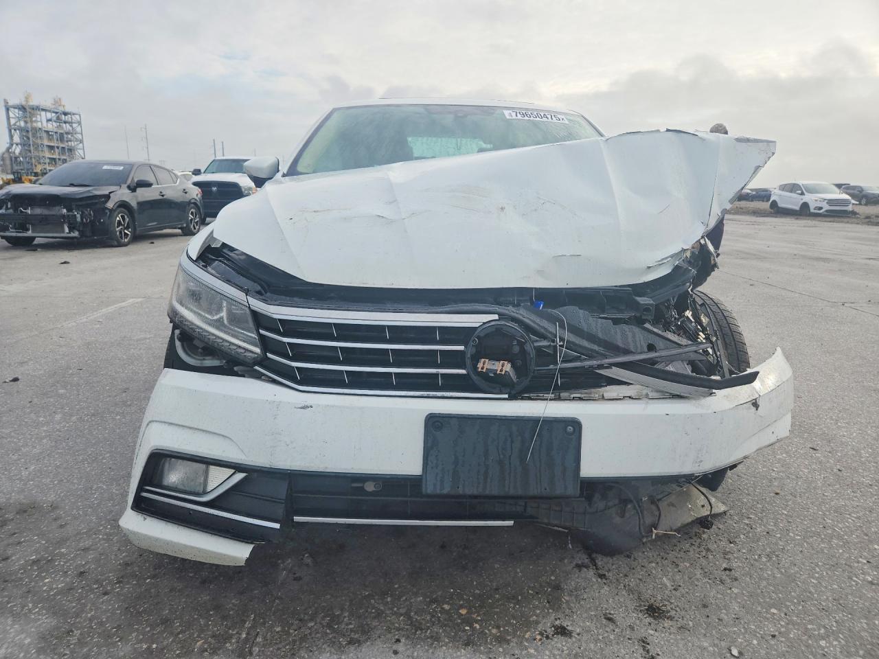 2016 Volkswagen Passat Se - Фото 5