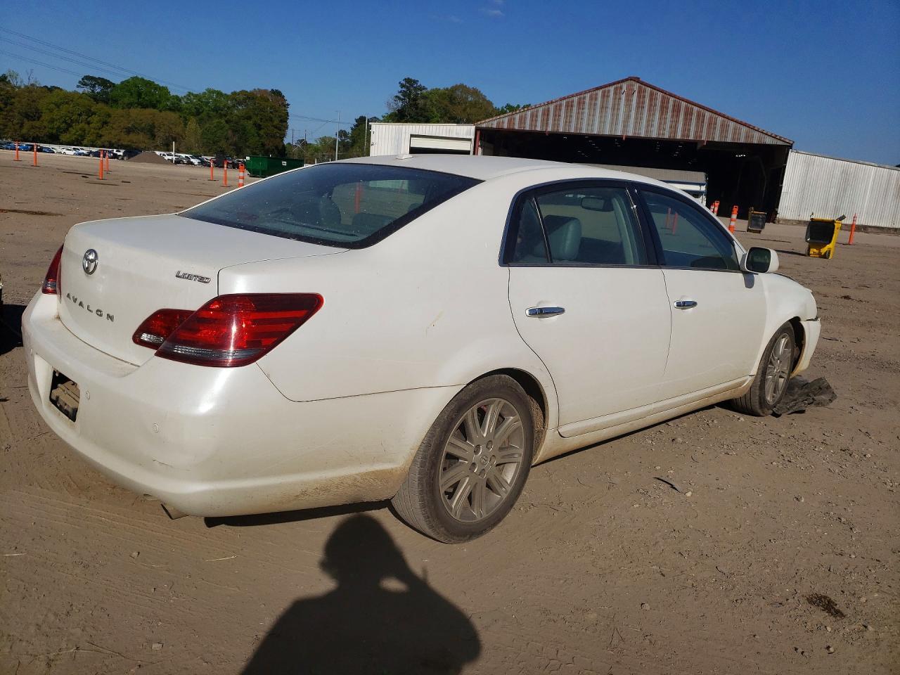2009 Toyota Avalon Limited - Image 3