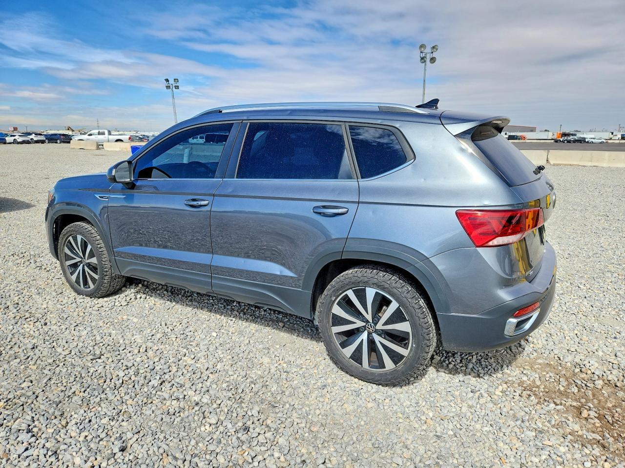 2022 Volkswagen Taos Se - Фото 2