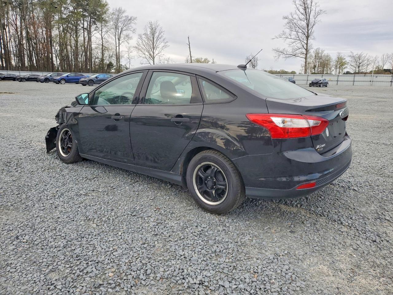 2013 Ford Focus S - Фото 2