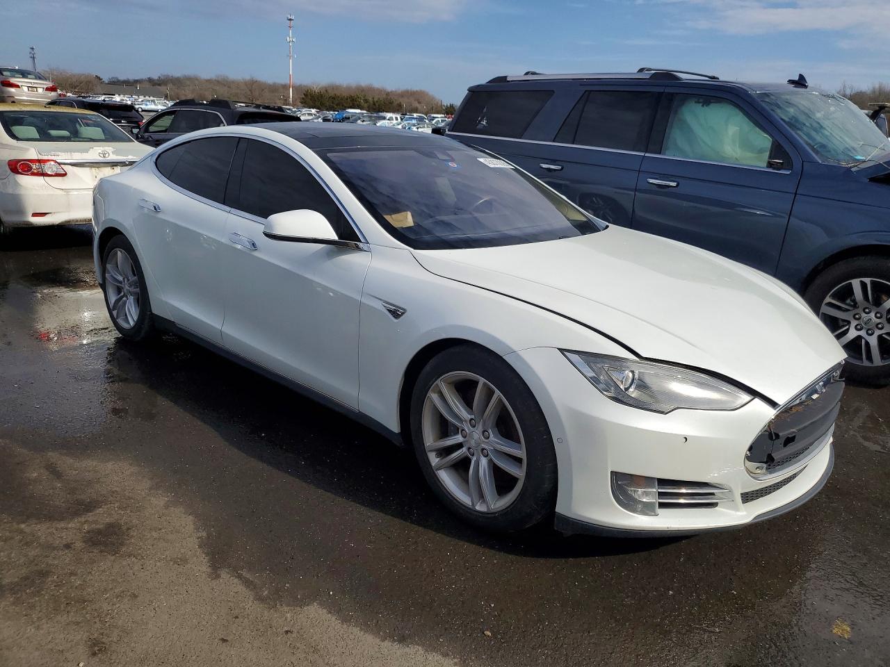 2015 Tesla Model S 85D - Фото 4