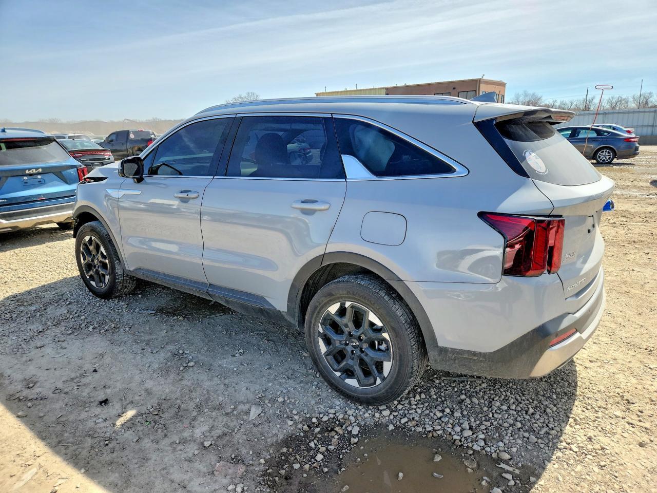 2025 Kia Sorento S - Image 2