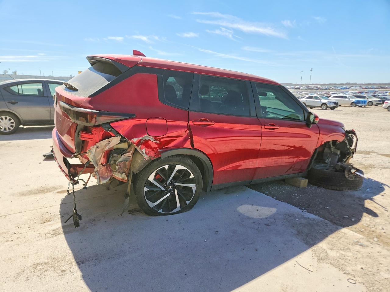 2022 Mitsubishi Outlander Es - Фото 3