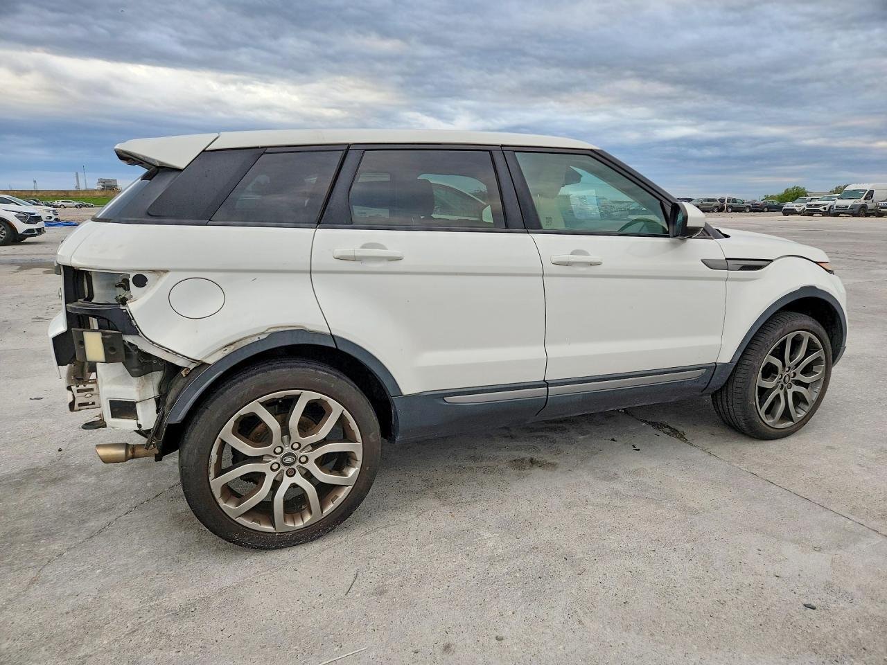 2015 Land Rover Range Rover Evoque Pure Premium - Image 3