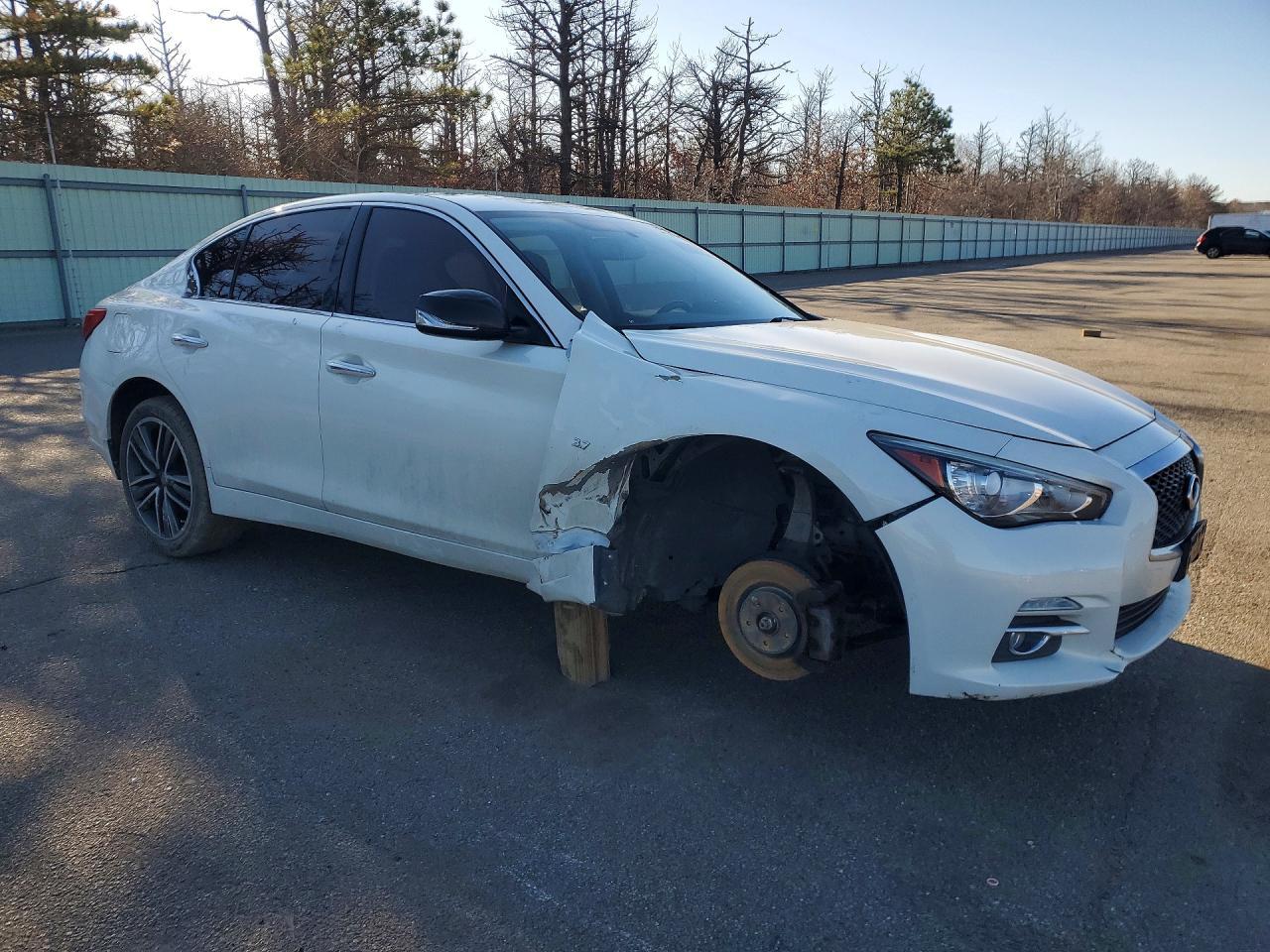 2015 Infiniti Q50 Premium - Image 4