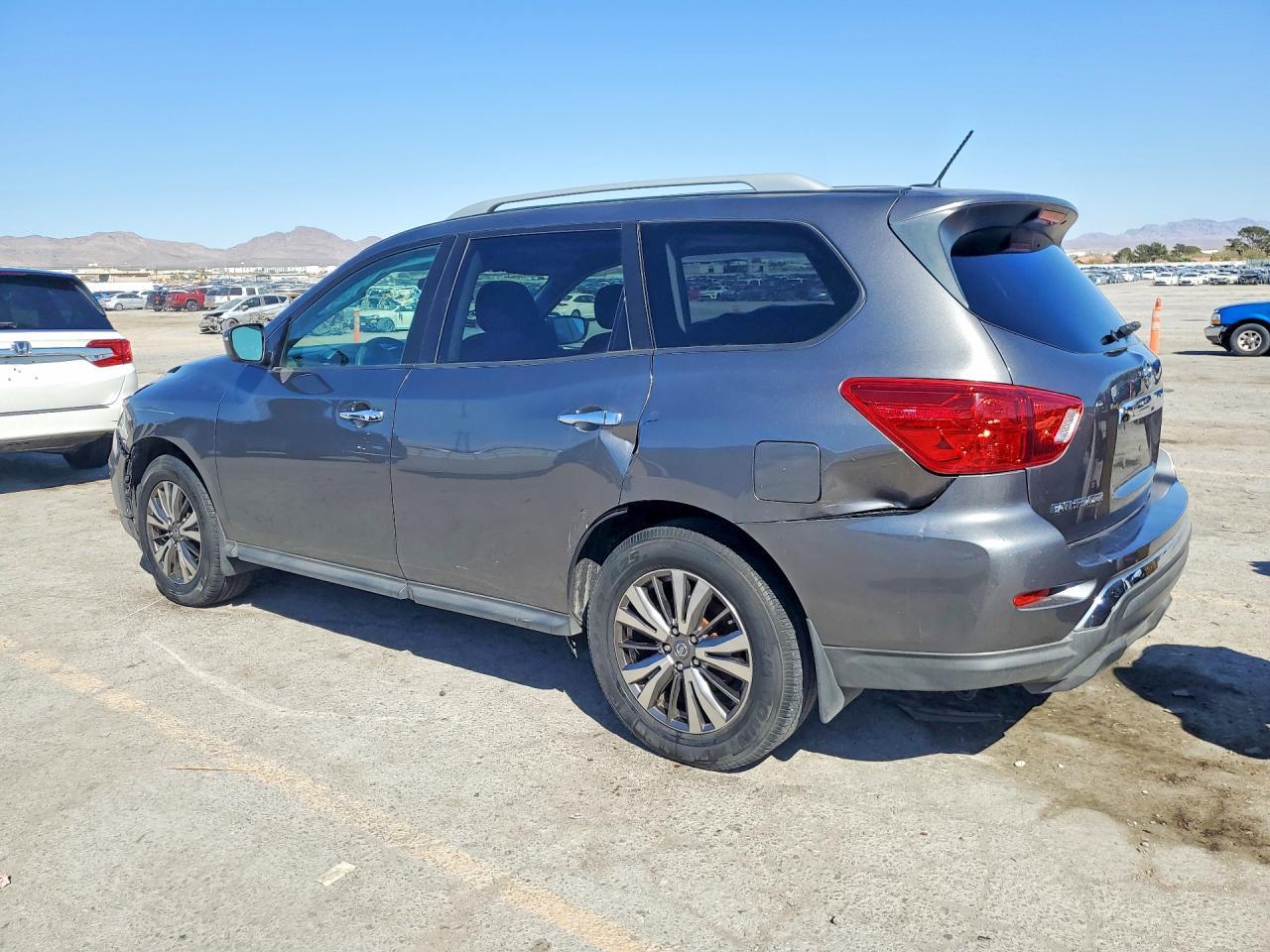 2018 Nissan Pathfinder S - Image 2